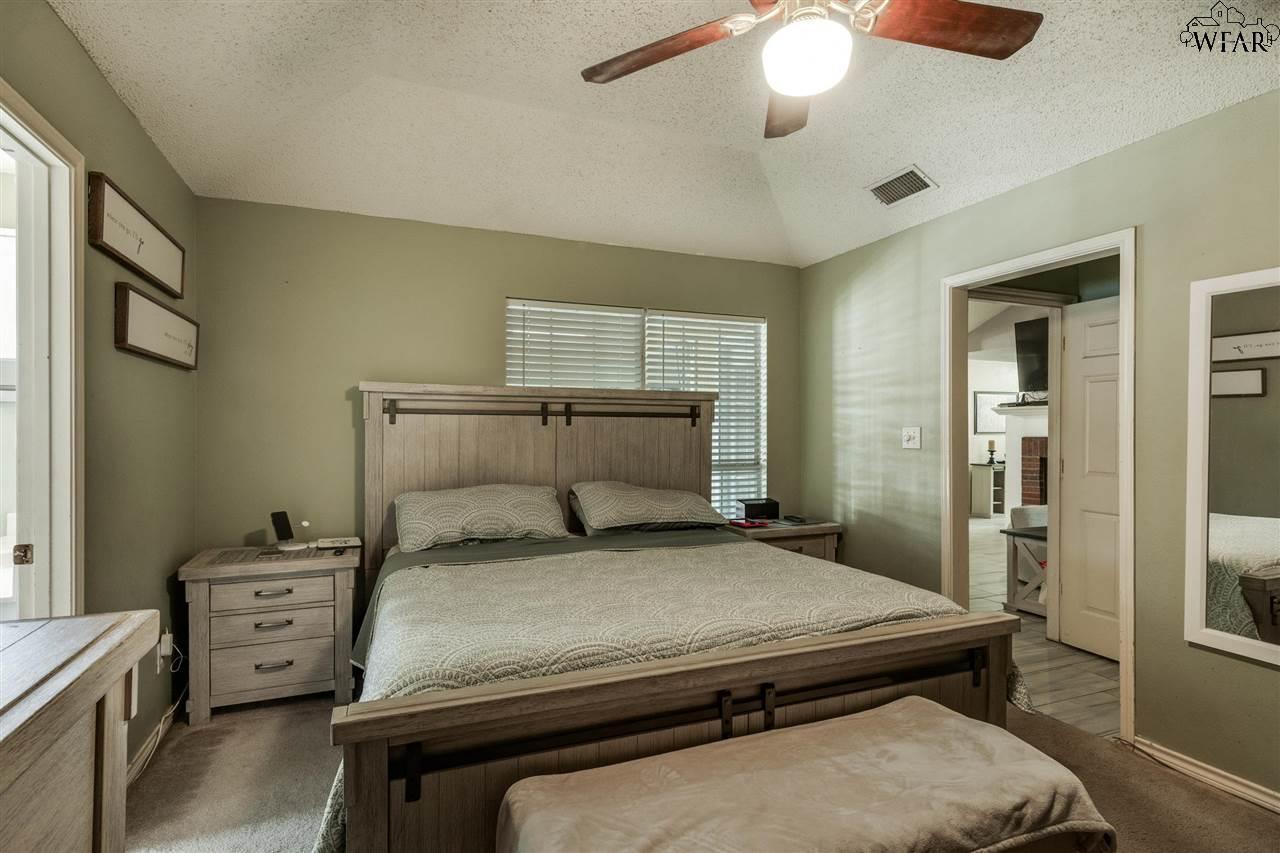 4611 Meadowlake Drive, Wichita Falls, Texas image 14