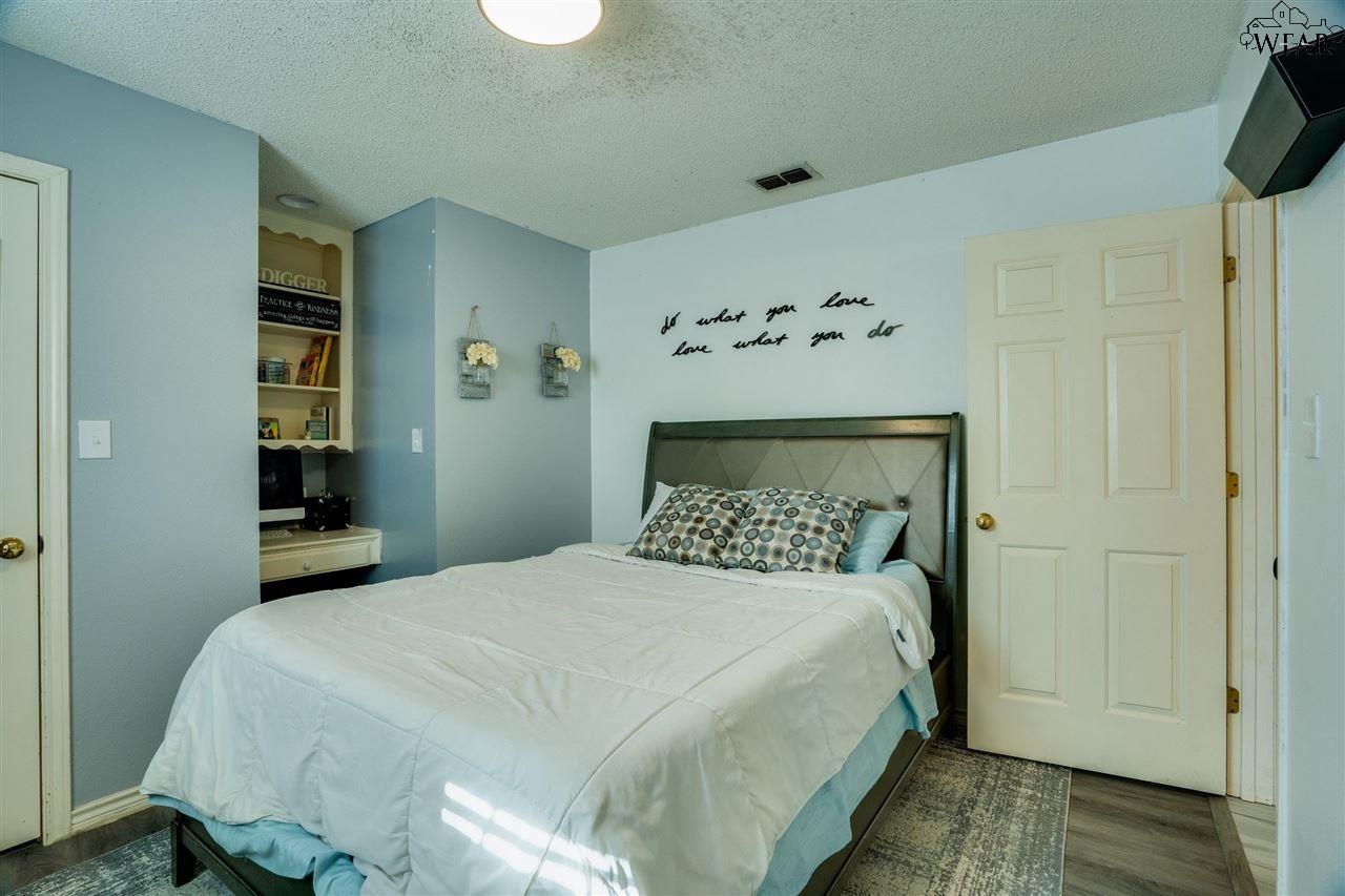 4611 Meadowlake Drive, Wichita Falls, Texas image 19