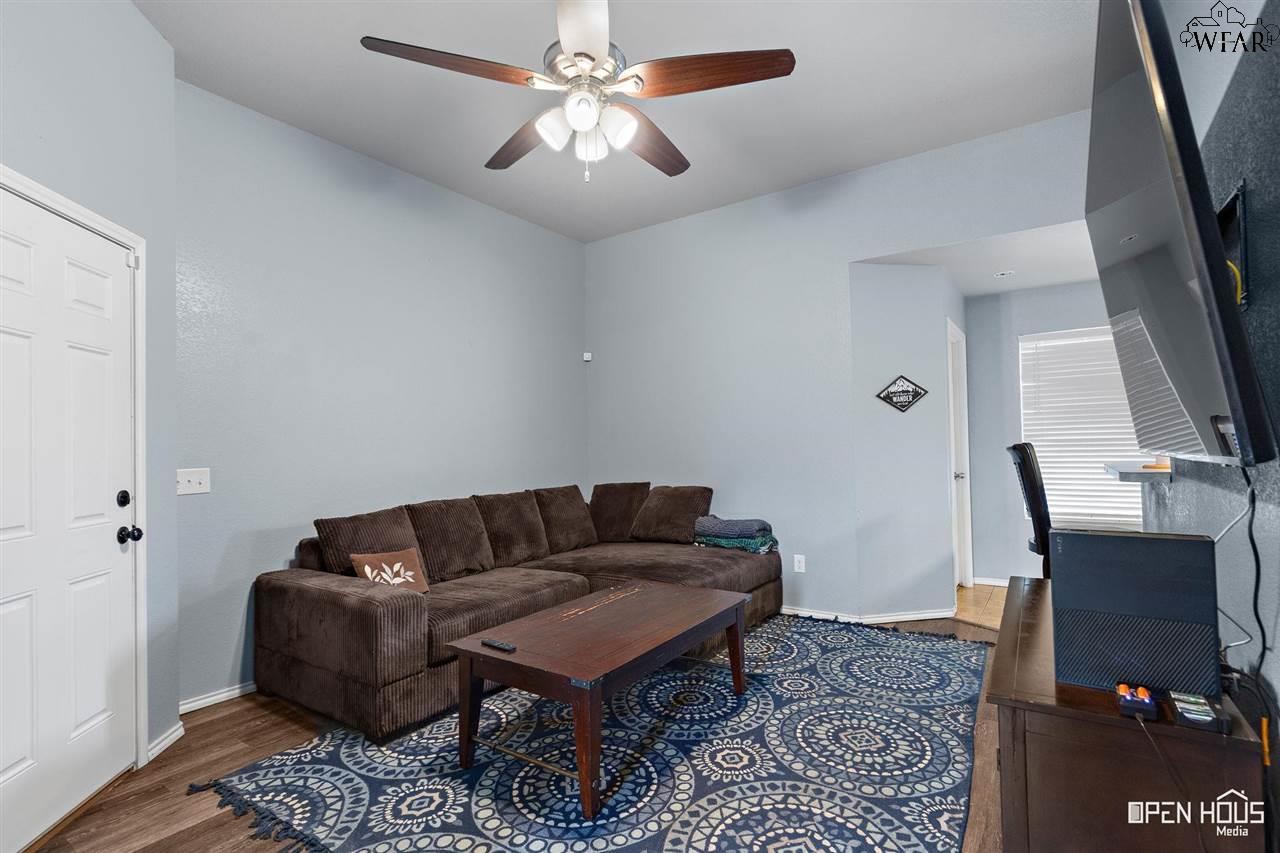 1213 Newman Avenue, Iowa Park, Texas image 4