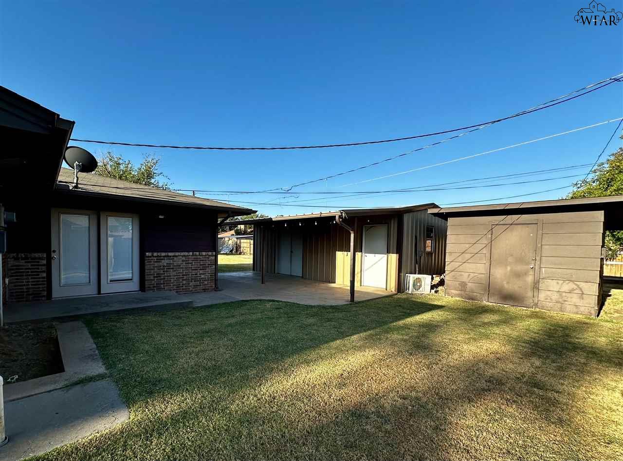 1207 N Lawn Street, Seymour, Texas image 17