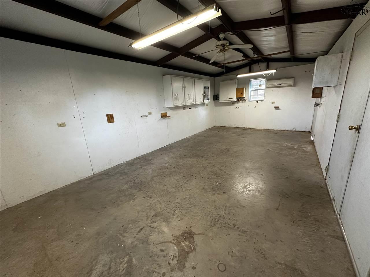 1207 N Lawn Street, Seymour, Texas image 20