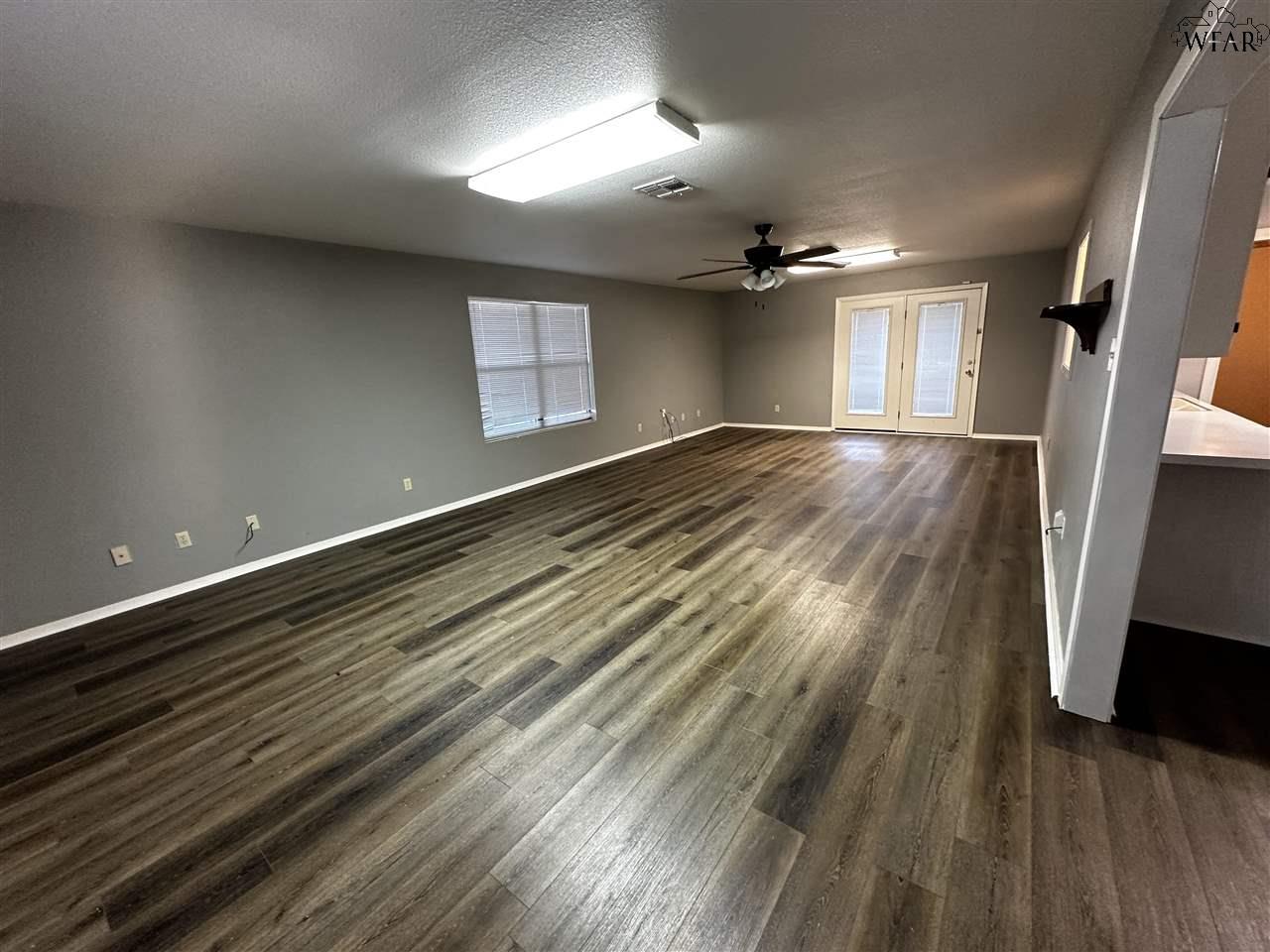 1207 N Lawn Street, Seymour, Texas image 7
