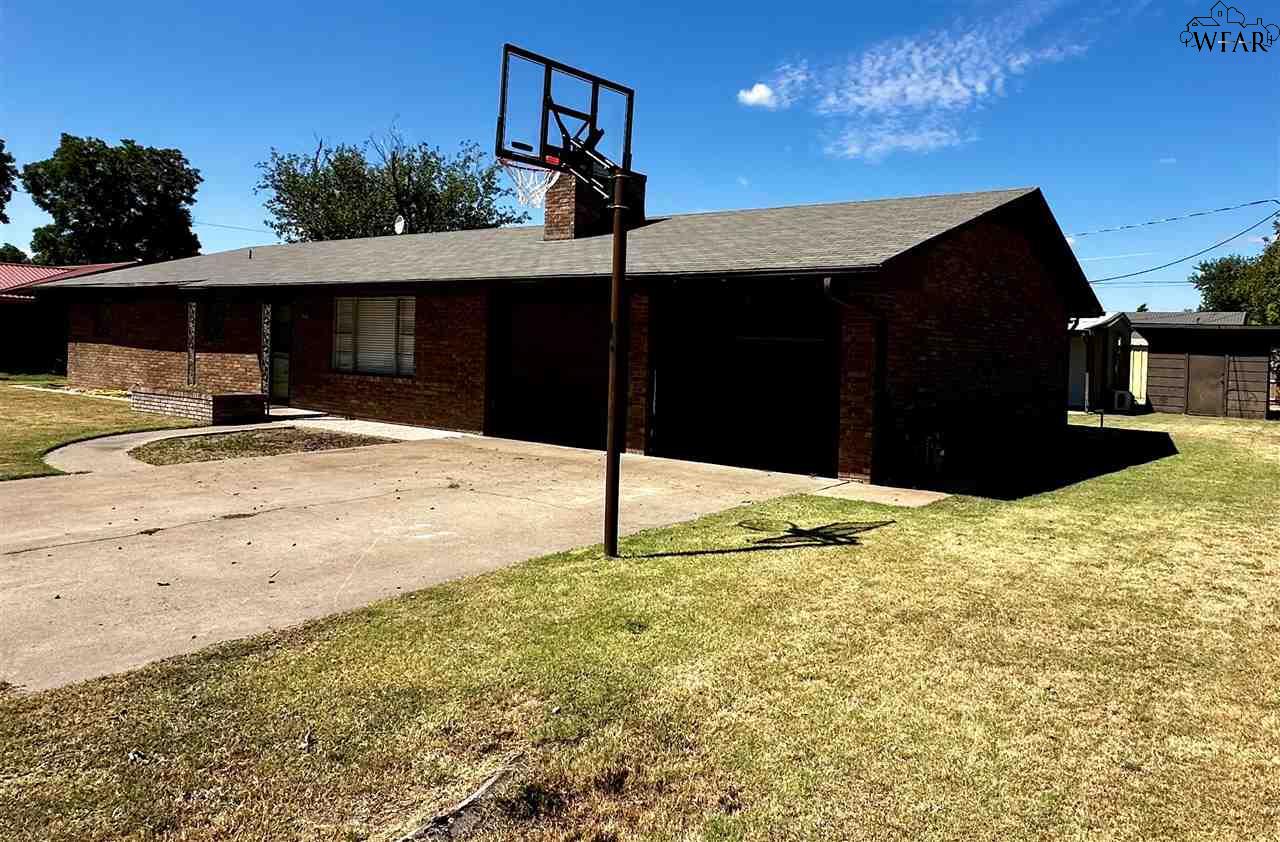 1207 N Lawn Street, Seymour, Texas image 22