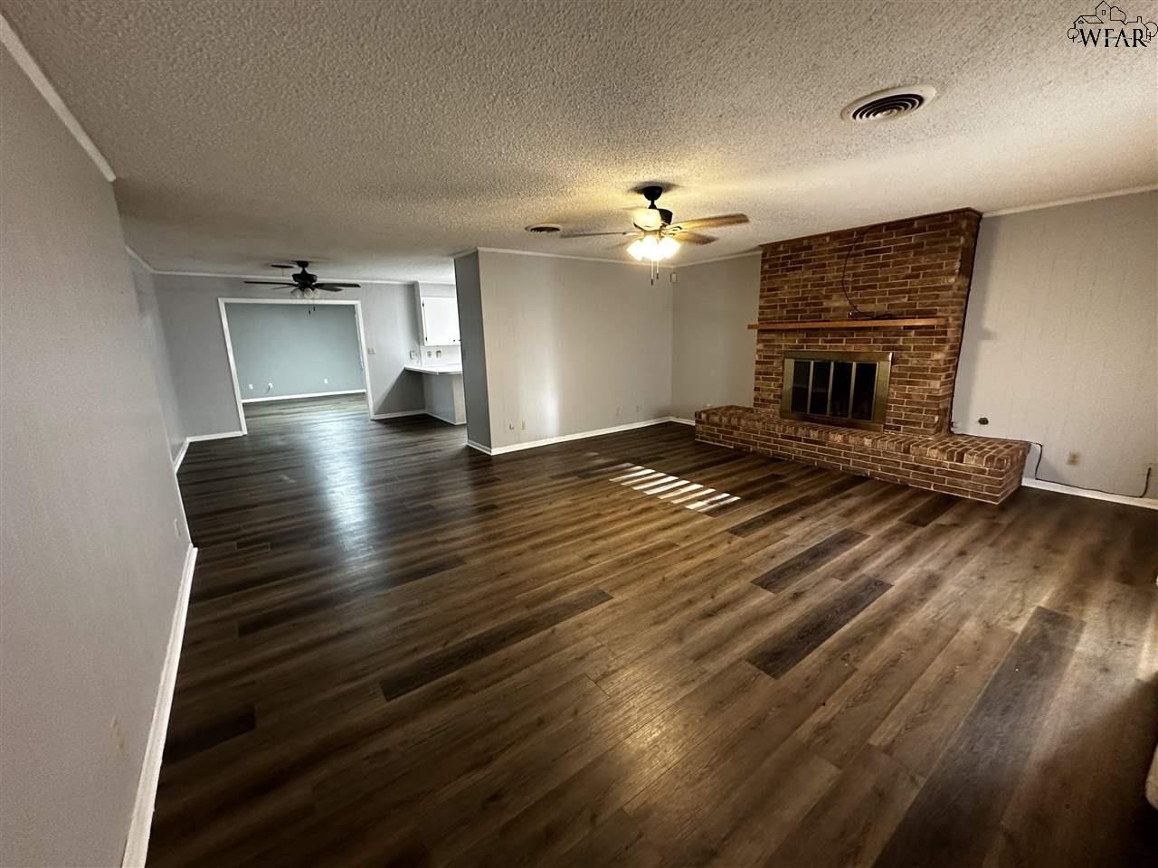 1207 N Lawn Street, Seymour, Texas image 2