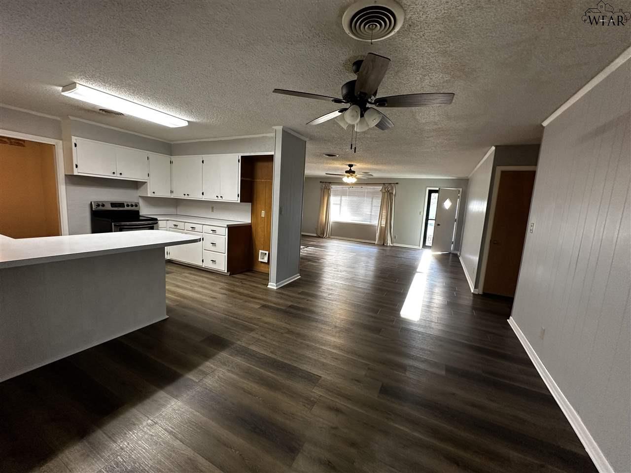 1207 N Lawn Street, Seymour, Texas image 4
