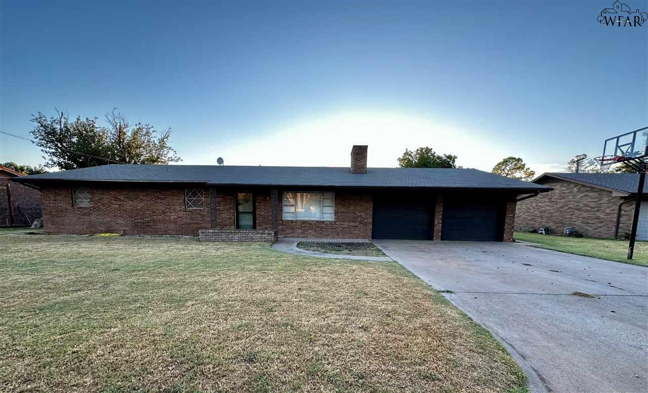 1207 N Lawn Street, Seymour, Texas image 1