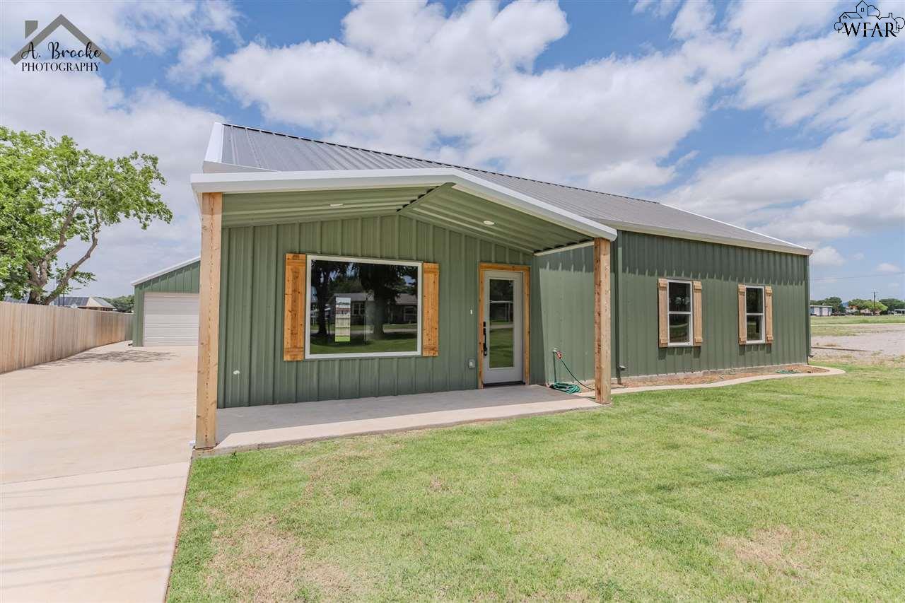 410 W Daisy Street, Iowa Park, Texas image 2