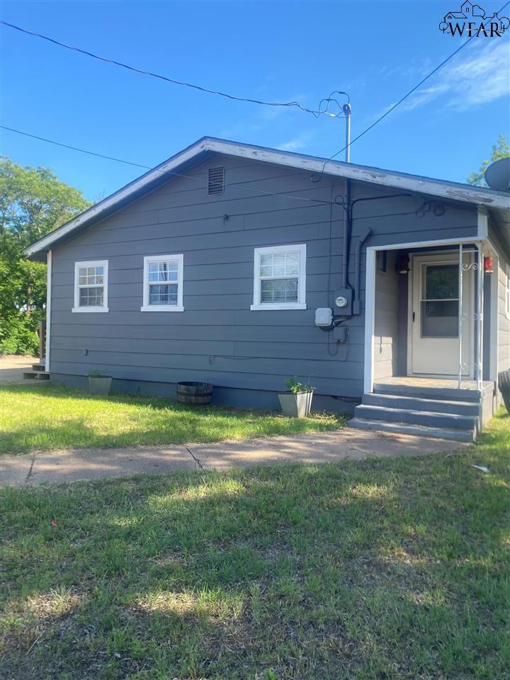 310 W Chestnut St, Archer City, Texas image 4