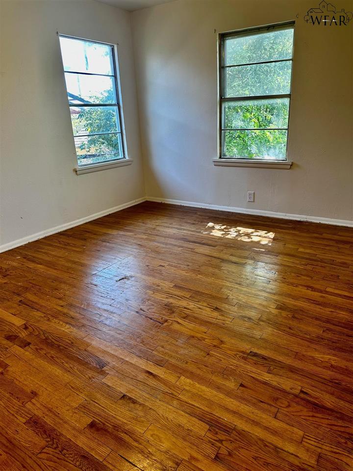 402 E Summit Street, Electra, Texas image 11