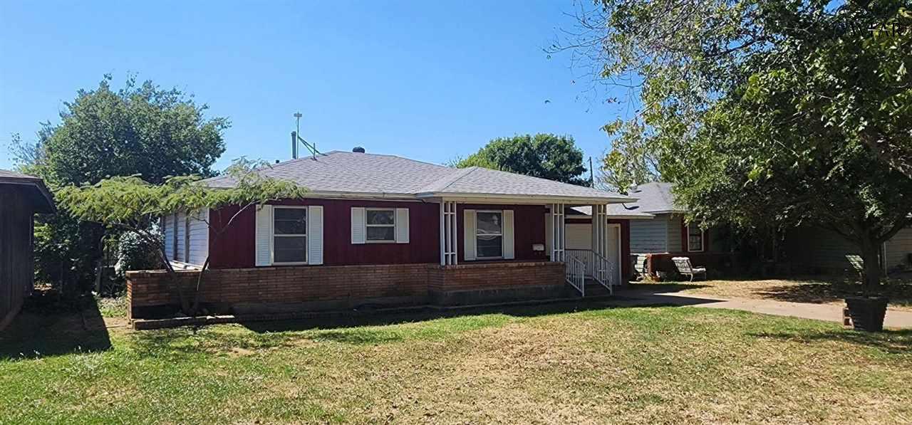 402 E Summit Street, Electra, Texas image 2