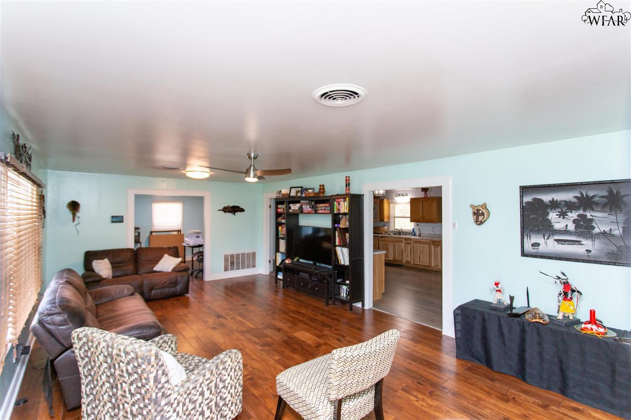 1029 Sunset Lane, Wichita Falls, Texas image 5
