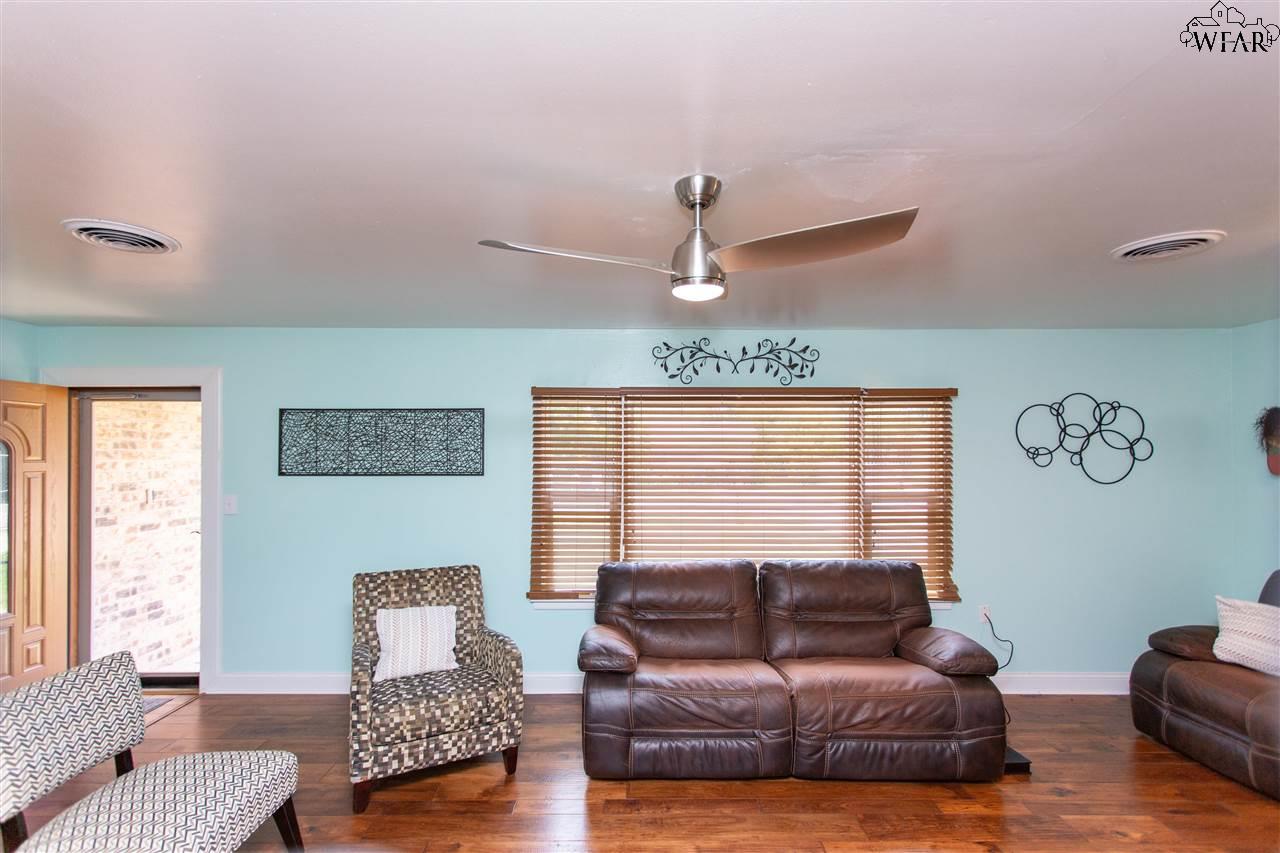 1029 Sunset Lane, Wichita Falls, Texas image 7