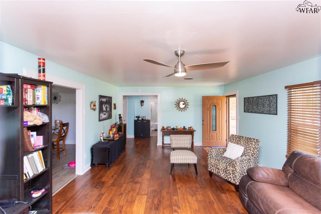 1029 Sunset Lane, Wichita Falls, Texas image 6