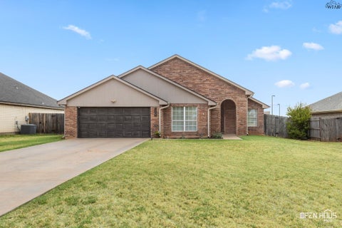 Homes For Sale - 1405 N Victoria Avenue<br/> Iowa Park, TX 76367