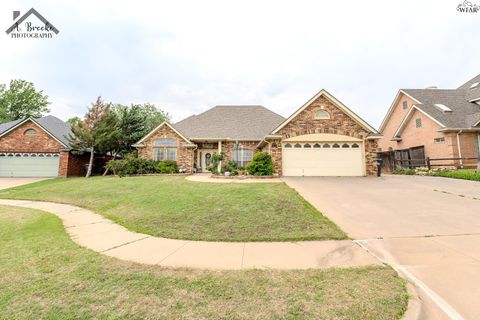 Homes For Sale - 2 Charing Court<br/> Wichita Falls, TX 76309
