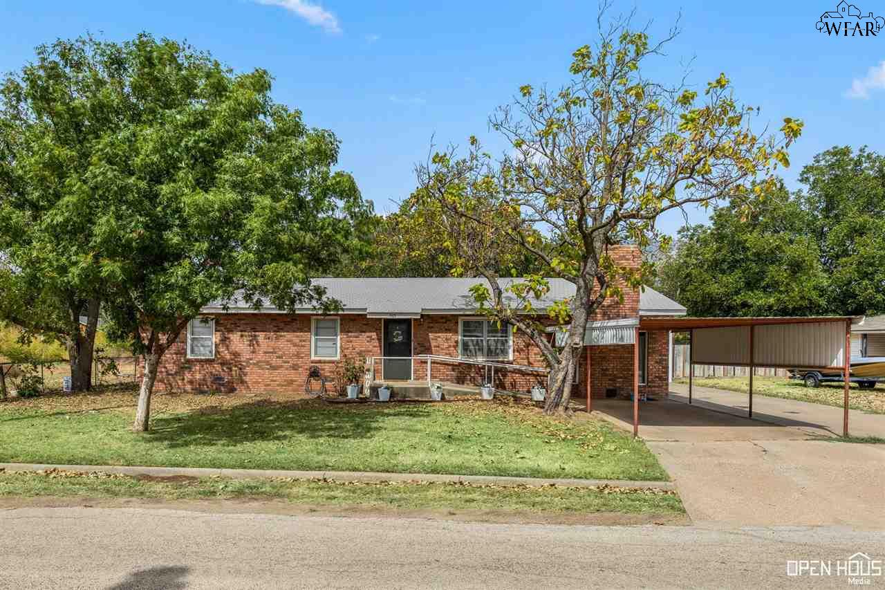 505 S Sycamore Street, Archer City, Texas image 1