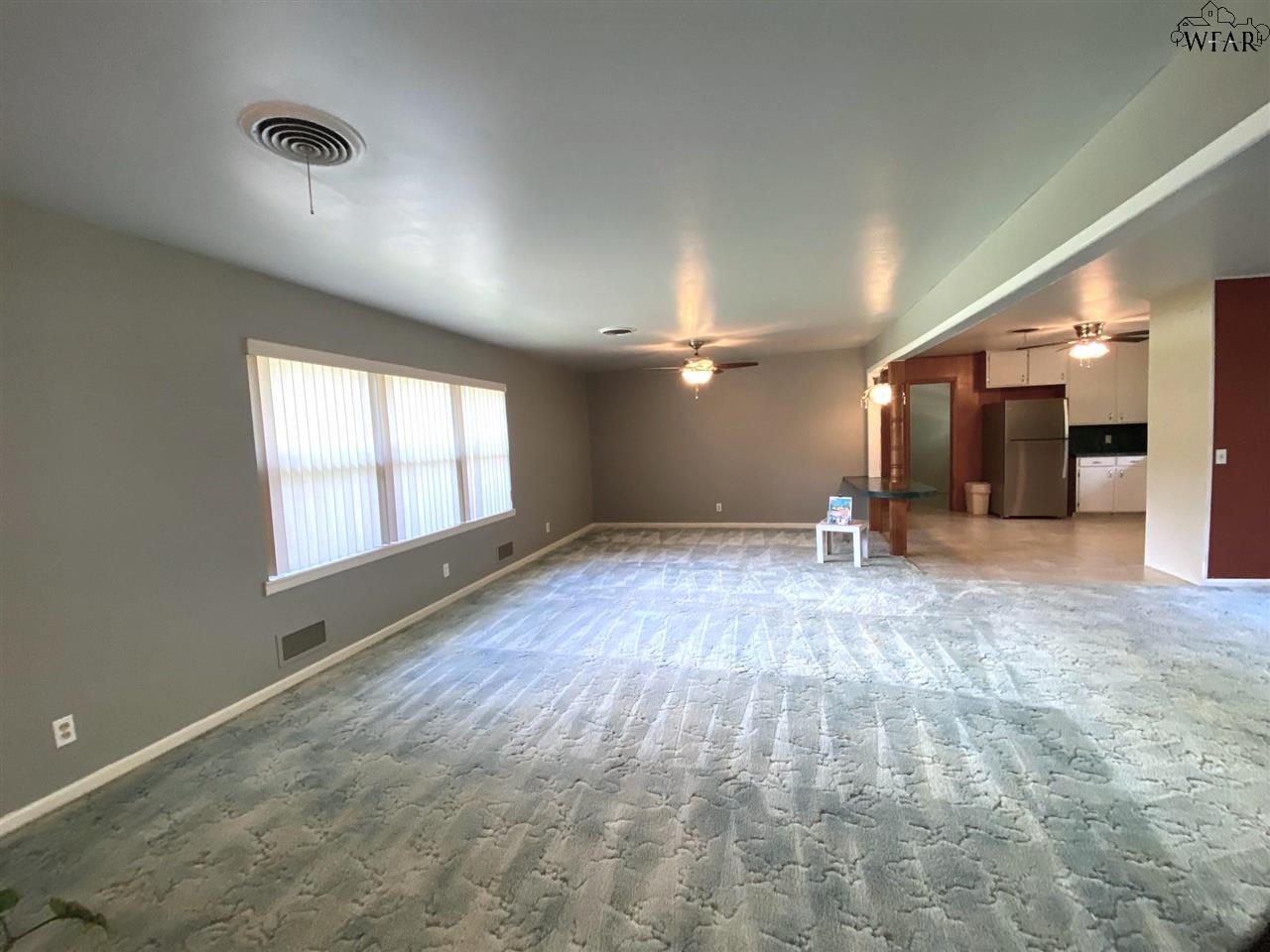 801 Sycamore Drive, Burkburnett, Pennsylvania image 4
