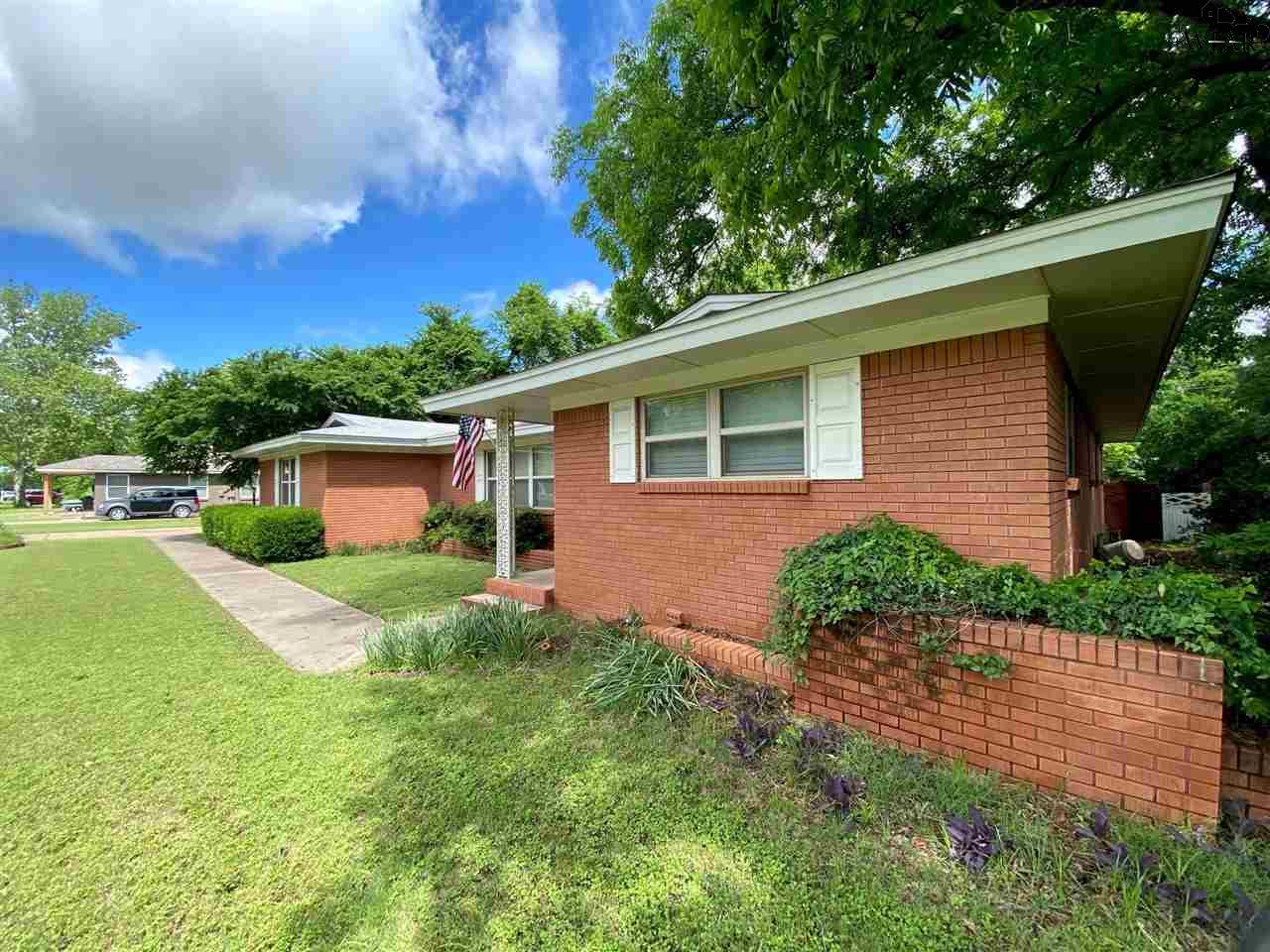 801 Sycamore Drive, Burkburnett, Pennsylvania image 1