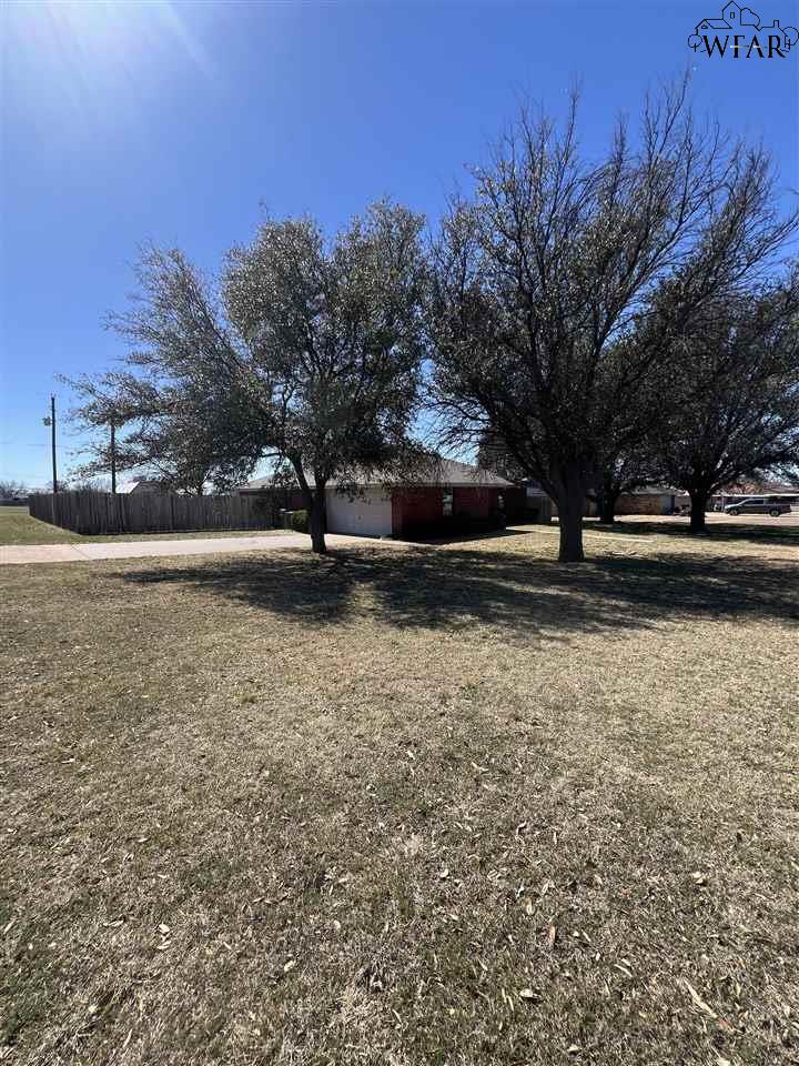601 W Magnolia Street, Iowa Park, Texas image 3
