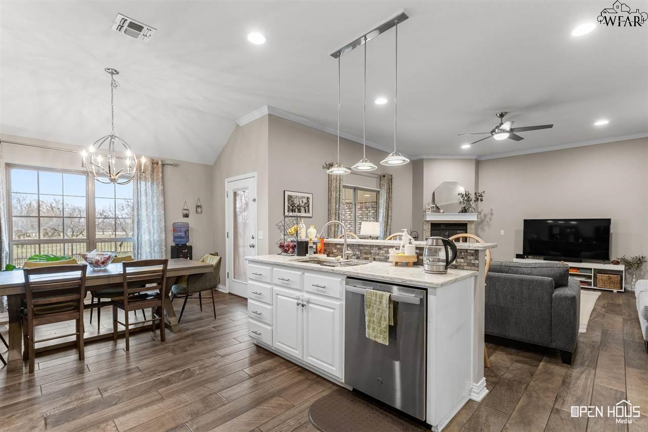 1110 Chaparral Court, Burkburnett, Texas image 5
