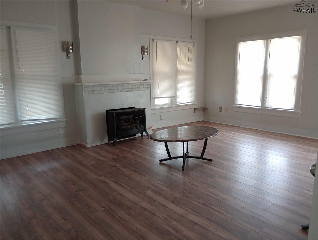 406 SE Avenue H, Childress, Texas image 8