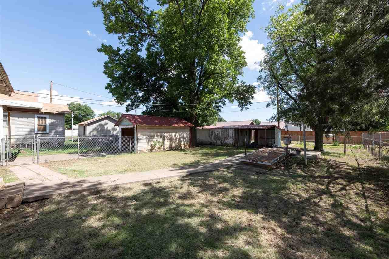 406 SE Avenue H, Childress, Texas image 4