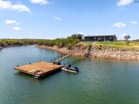 Mobile Home For Sale - 606 West Moonshine Road<br/> Baylor County, Seymour, TX 76380