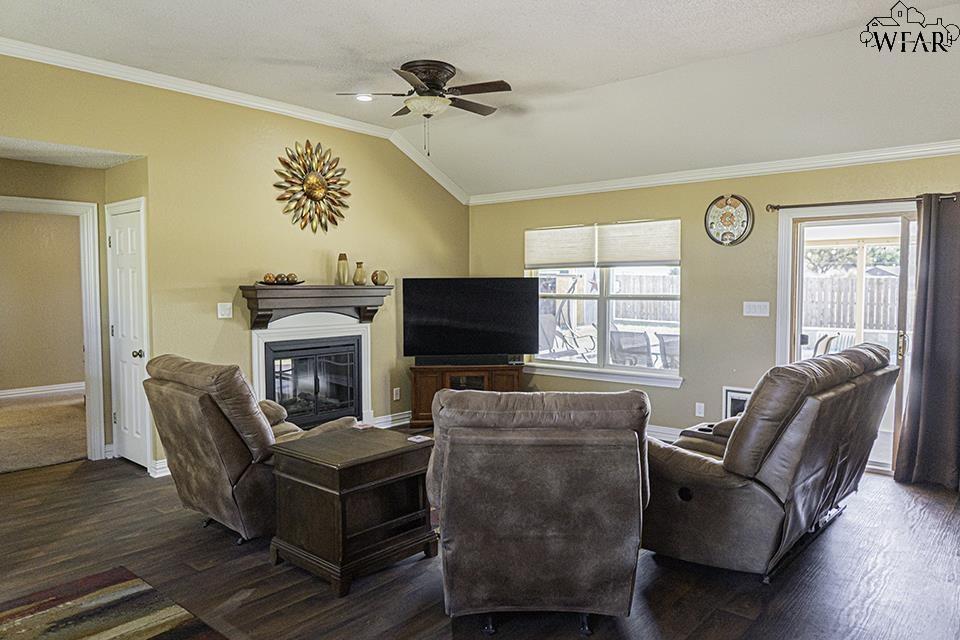 609 W Magnolia Avenue, Iowa Park, Texas image 4