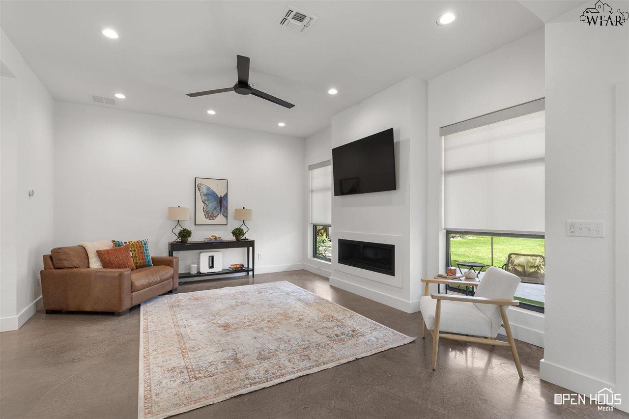 4504 Hollow Ridge Drive, Wichita Falls, Texas image 3