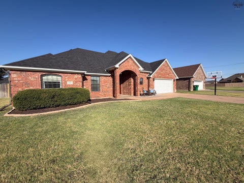 Homes For Sale - 1102 Heritage Road<br/> Burkburnett, TX 76354
