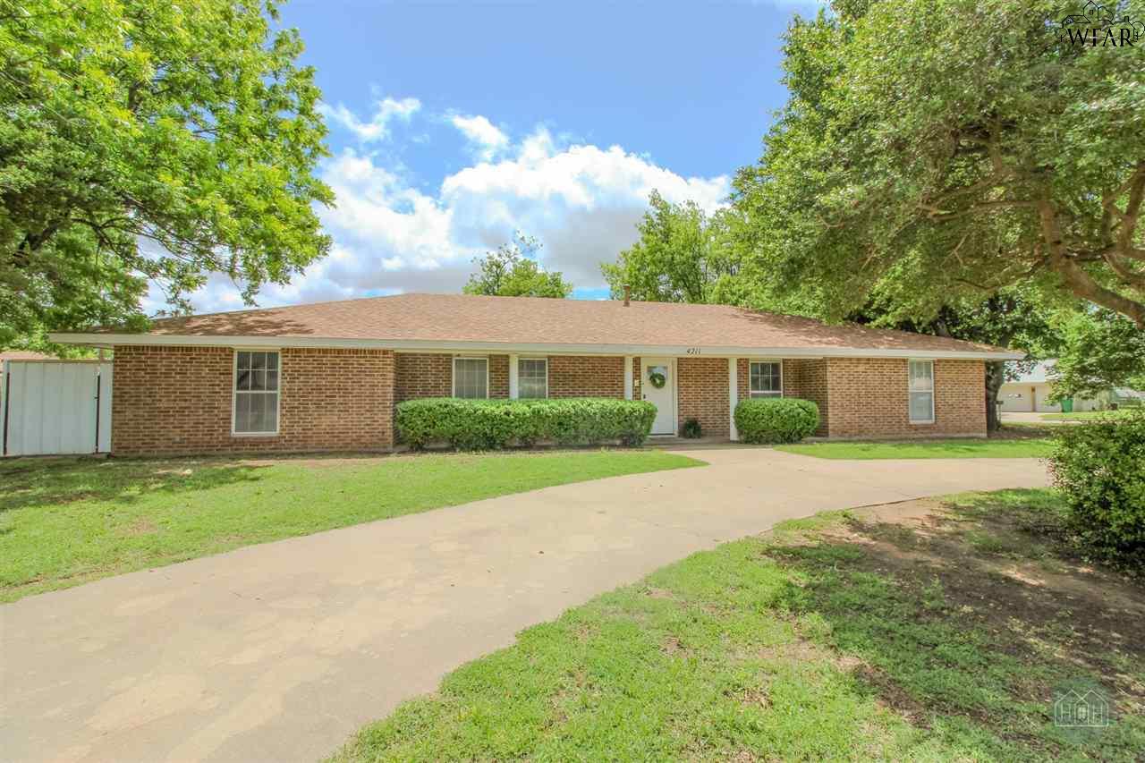 4211 Yamparika Street, Vernon, Texas image 1