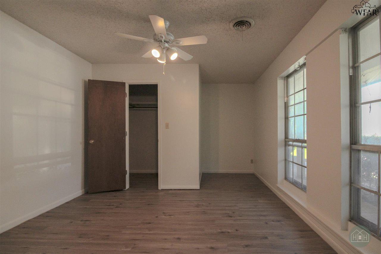 4211 Yamparika Street, Vernon, Texas image 19