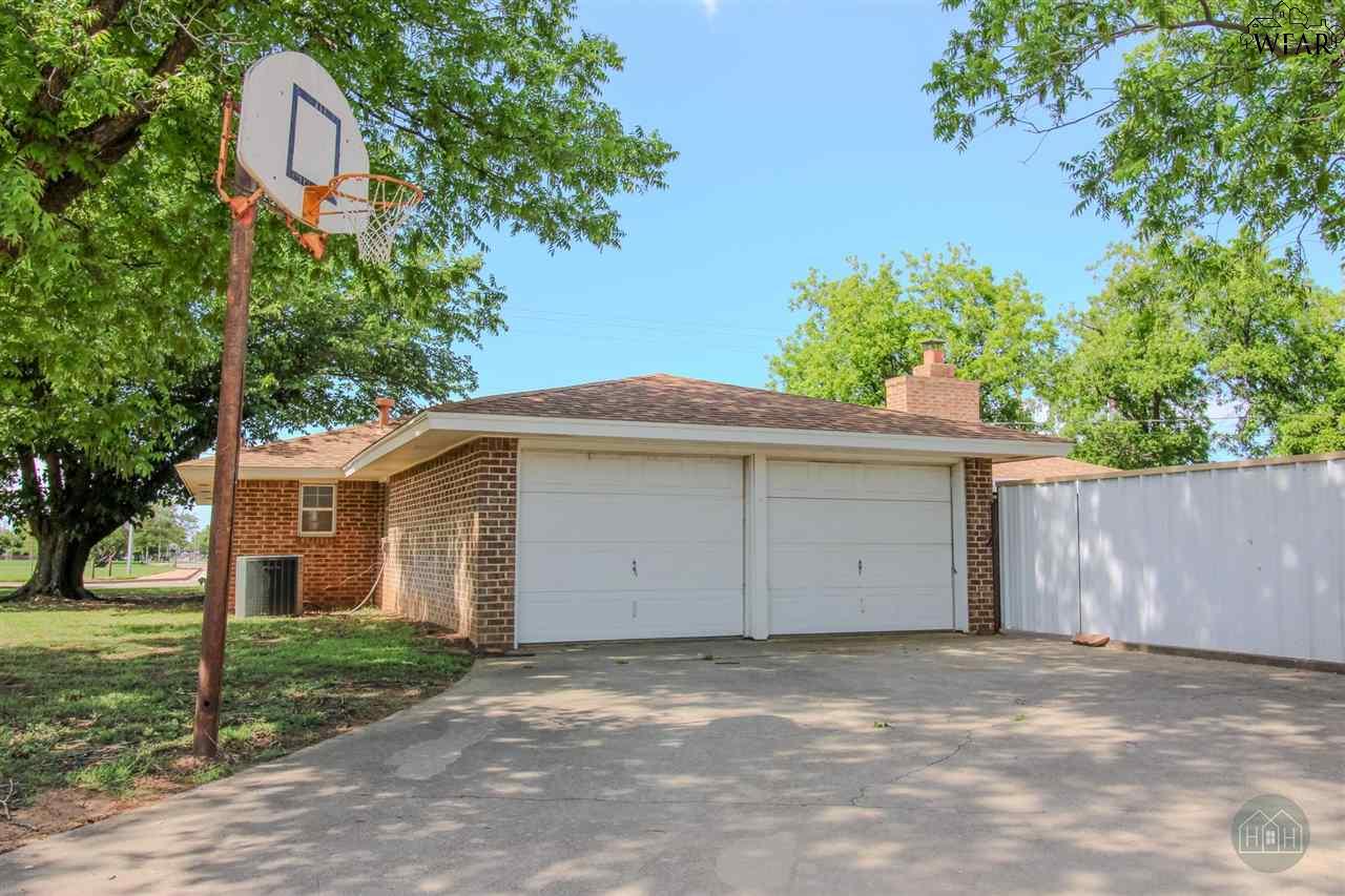 4211 Yamparika Street, Vernon, Texas image 28