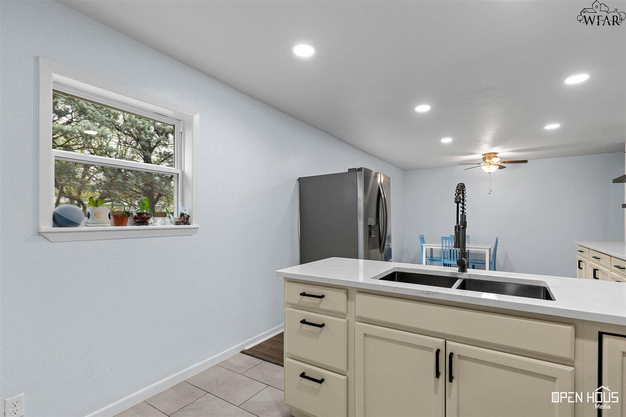1008 E Beverly Loop, Burkburnett, Texas image 10