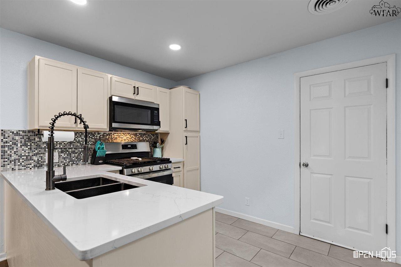 1008 E Beverly Loop, Burkburnett, Texas image 12