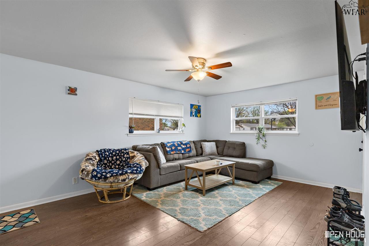 1008 E Beverly Loop, Burkburnett, Texas image 3