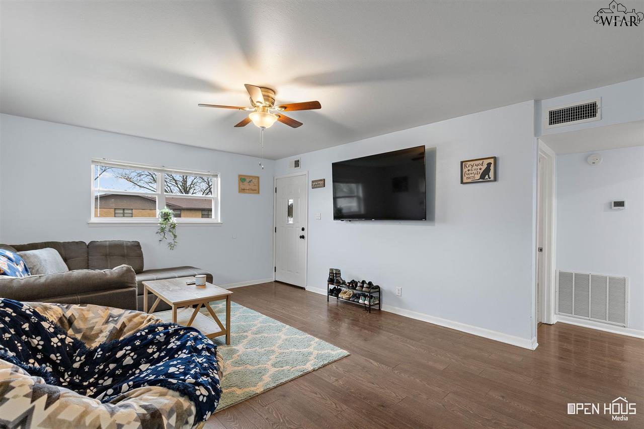 1008 E Beverly Loop, Burkburnett, Texas image 6