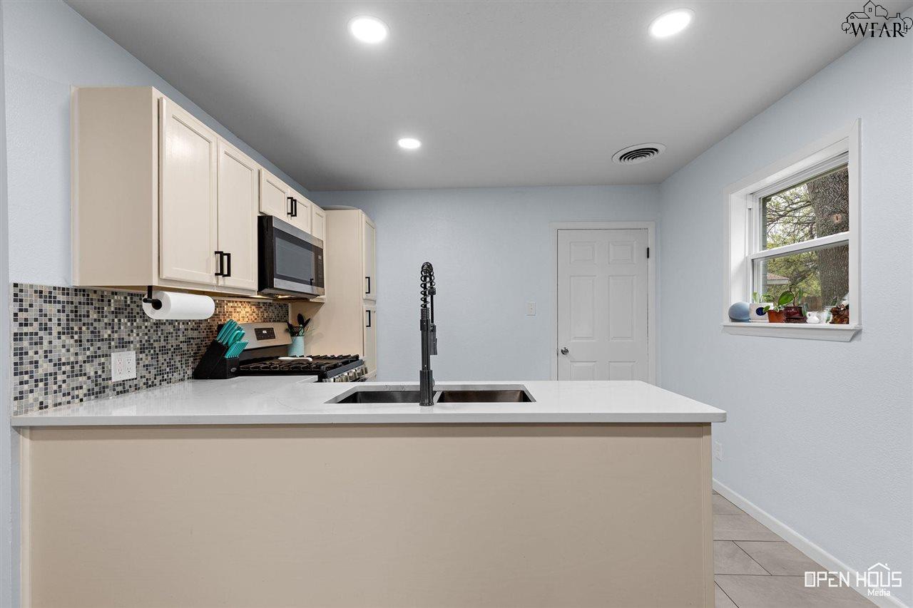 1008 E Beverly Loop, Burkburnett, Texas image 13