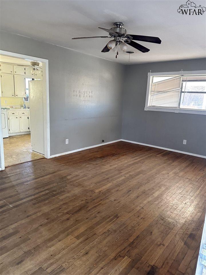 713 W Cora Street, Seymour, Texas image 2
