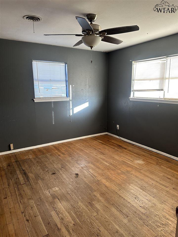 713 W Cora Street, Seymour, Texas image 4