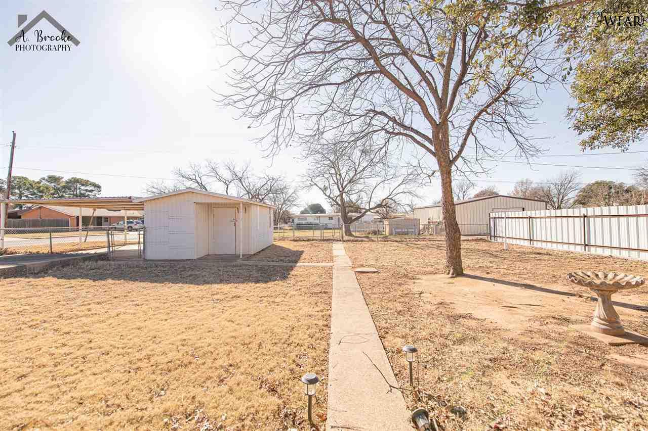 601 W Clara Avenue, Iowa Park, Texas image 29