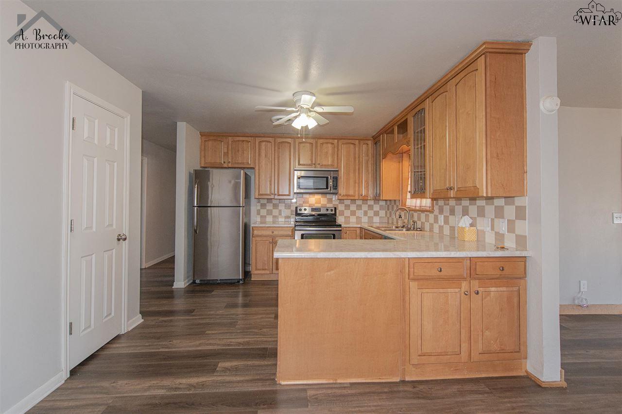 601 W Clara Avenue, Iowa Park, Texas image 10