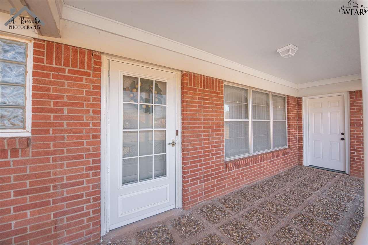 601 W Clara Avenue, Iowa Park, Texas image 4
