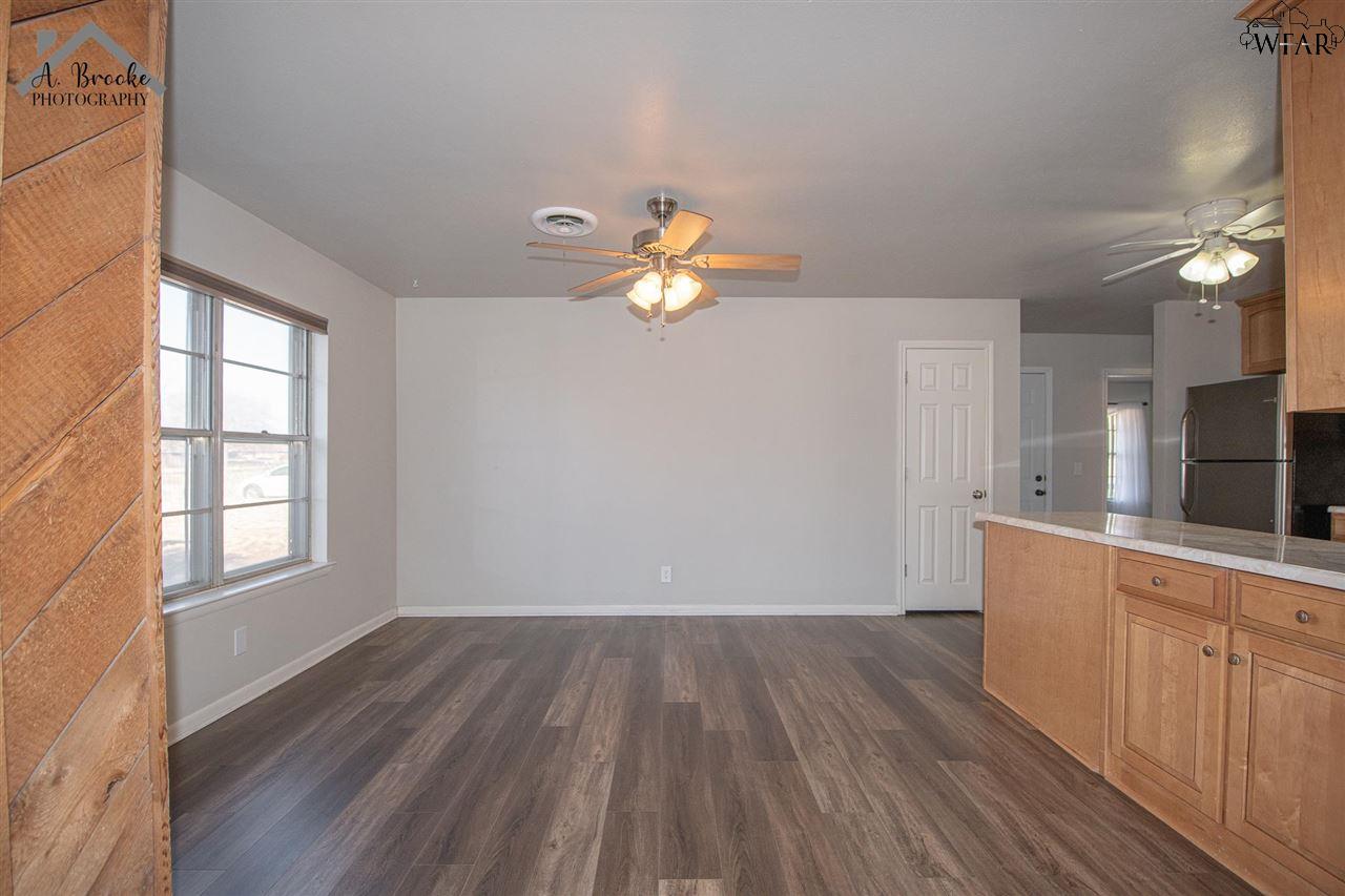 601 W Clara Avenue, Iowa Park, Texas image 17