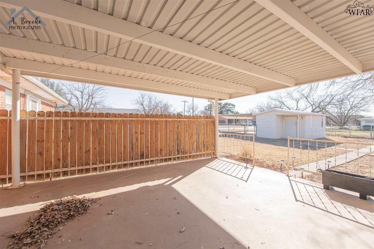 601 W Clara Avenue, Iowa Park, Texas image 28