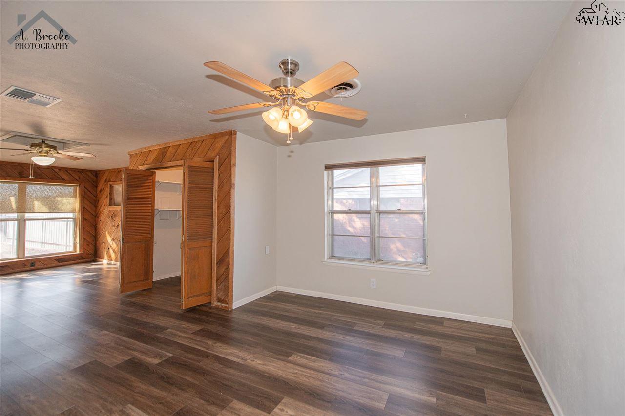 601 W Clara Avenue, Iowa Park, Texas image 12
