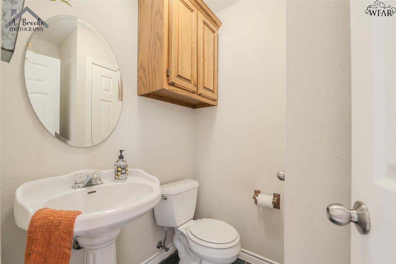 1216 E Commerce Street, Henrietta, Texas image 12