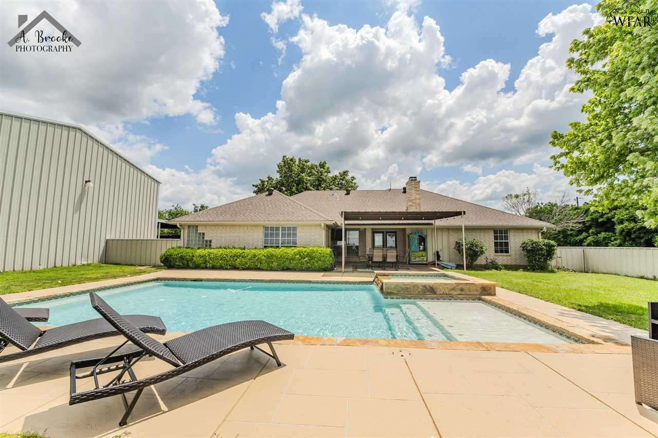 1216 E Commerce Street, Henrietta, Texas image 2