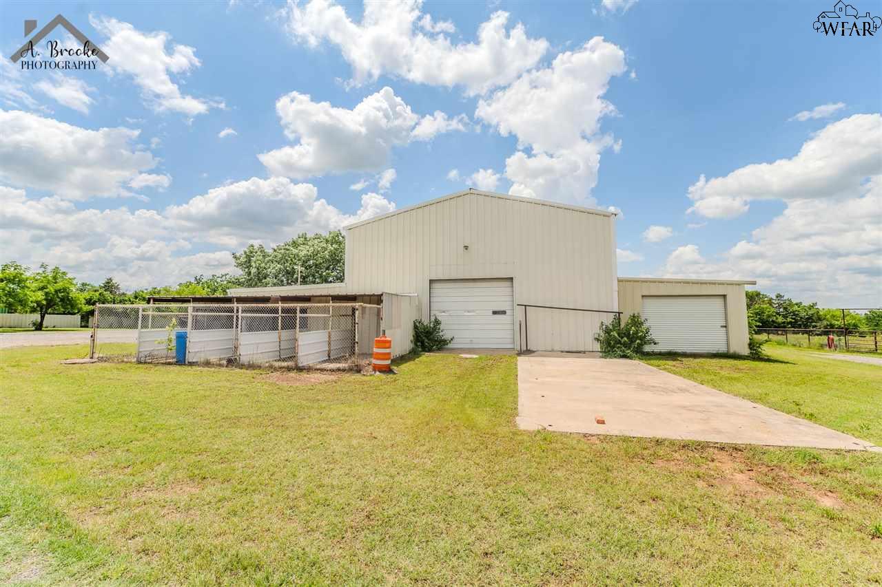 1216 E Commerce Street, Henrietta, Texas image 22