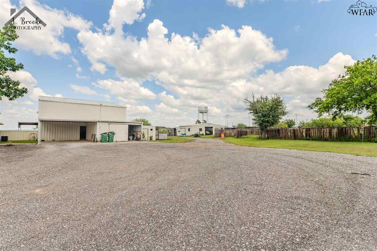 1216 E Commerce Street, Henrietta, Texas image 21